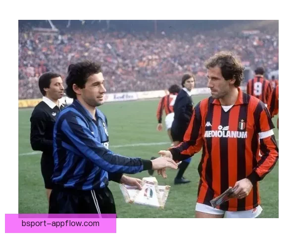 国米球迷看台拉横幅力挺巴斯托尼昂首前行兄弟并肩共渡风雨守护荣耀之路